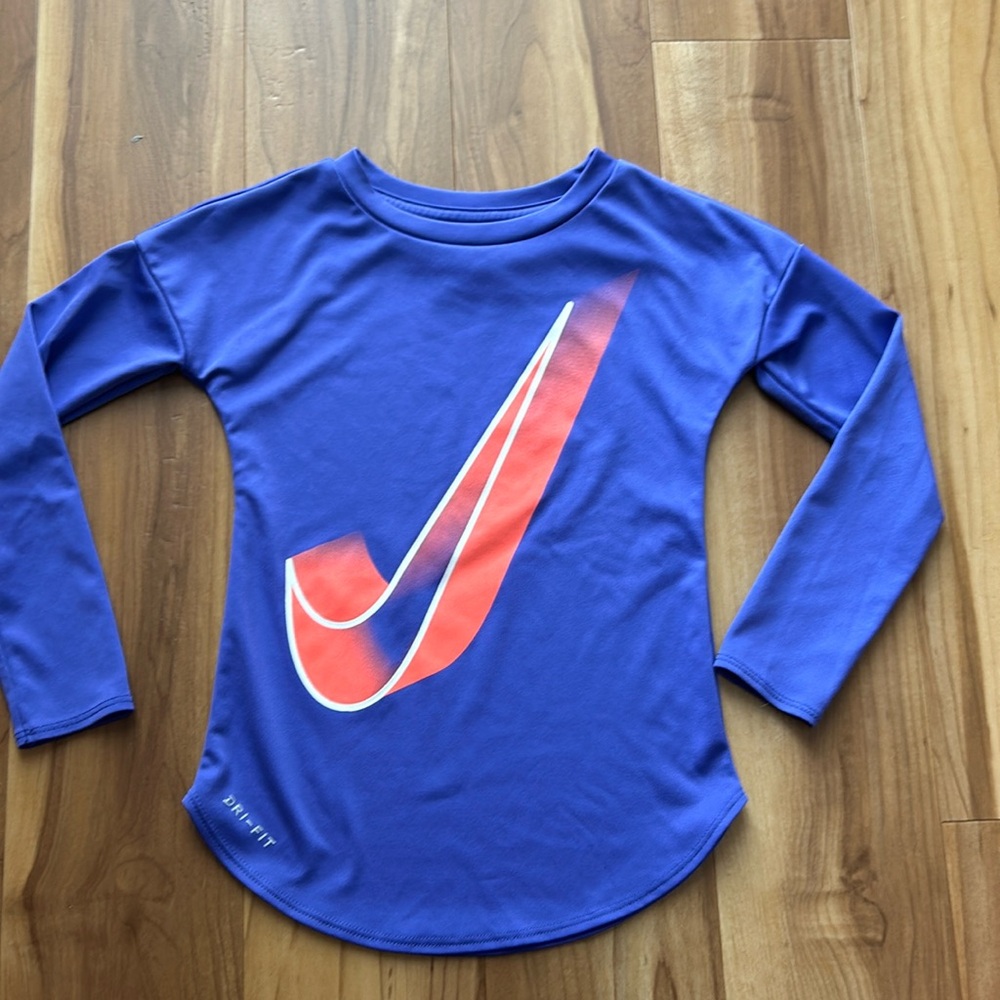Nike long sleeve fro fit swoosh top